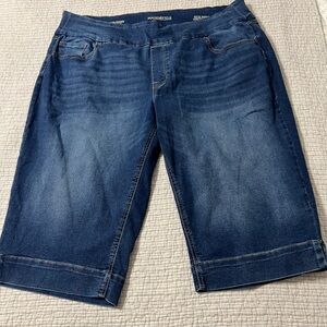 LOT OF 4 DENIM CAPRI PANTS